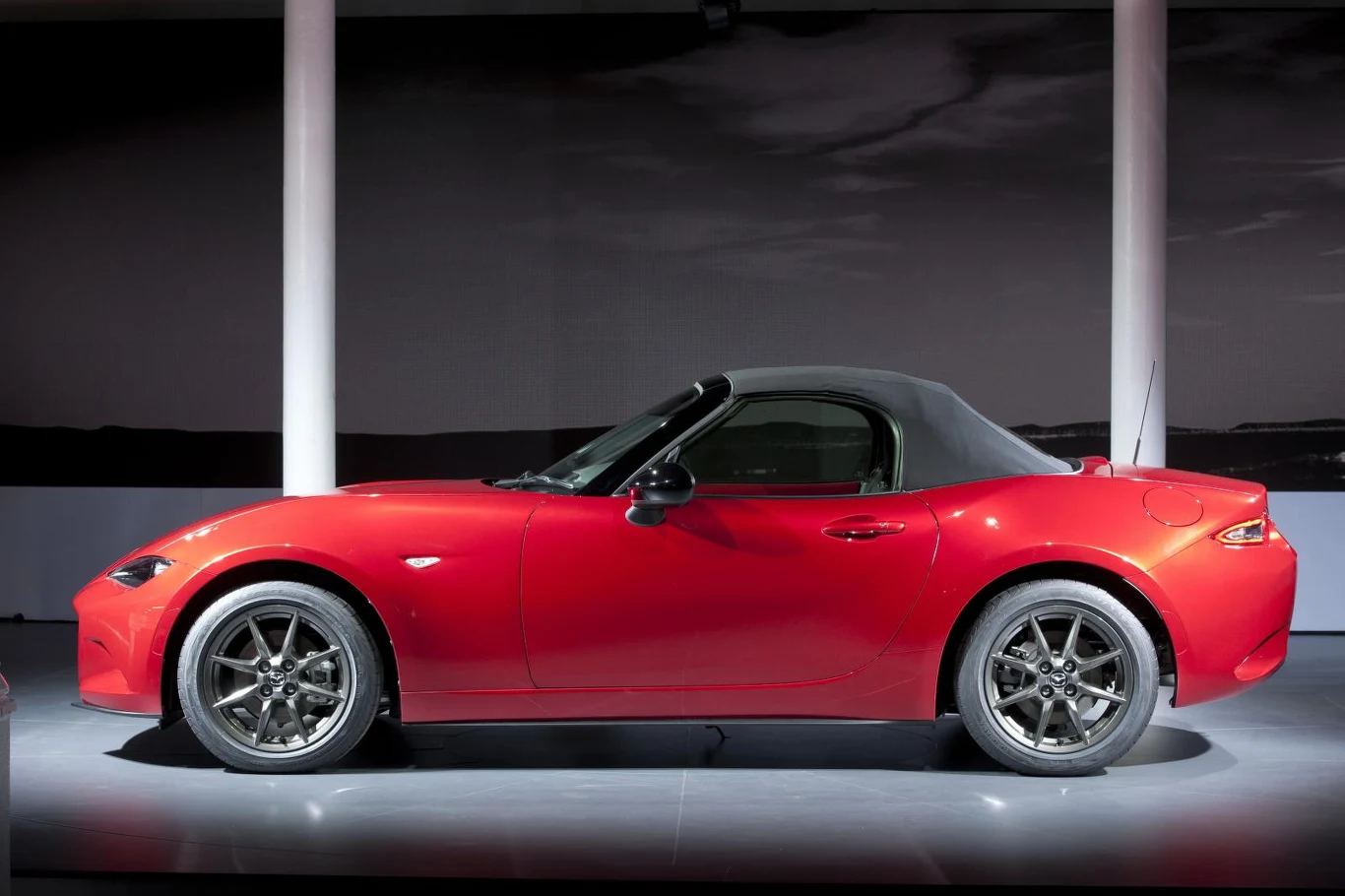 Mazda MX-5 (2016) Mazda MX-5 (2016)