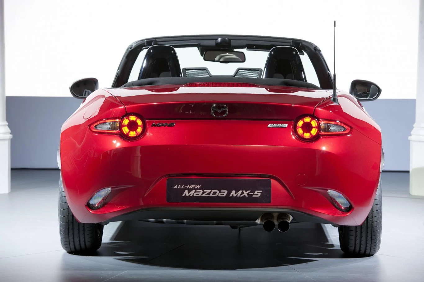 Mazda MX-5 (2016) Mazda MX-5 (2016)