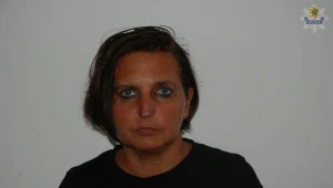 Kobieta nie wie, kim jest