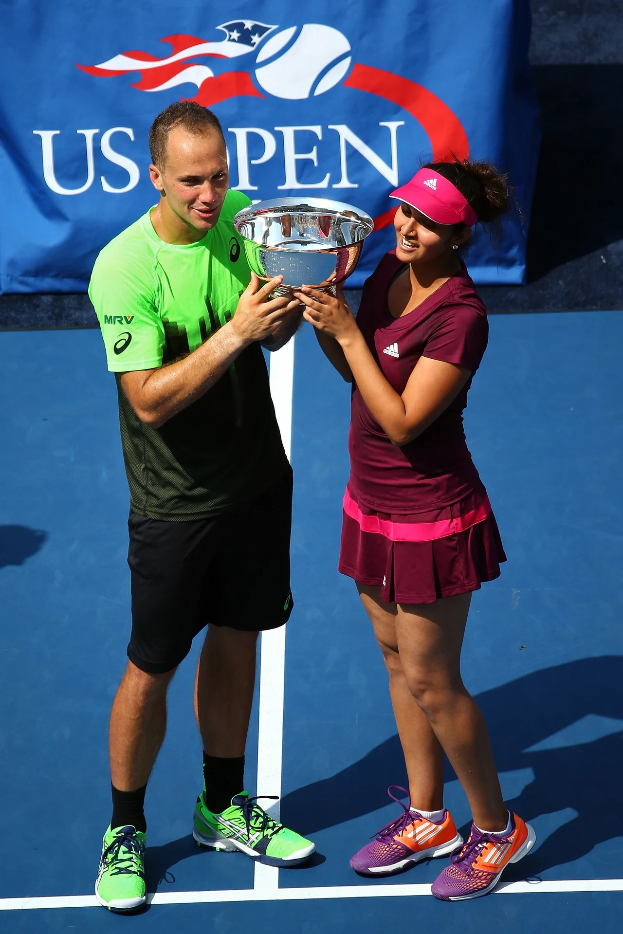 Bruno Soares i Sania Mirza z okazałym trofeum