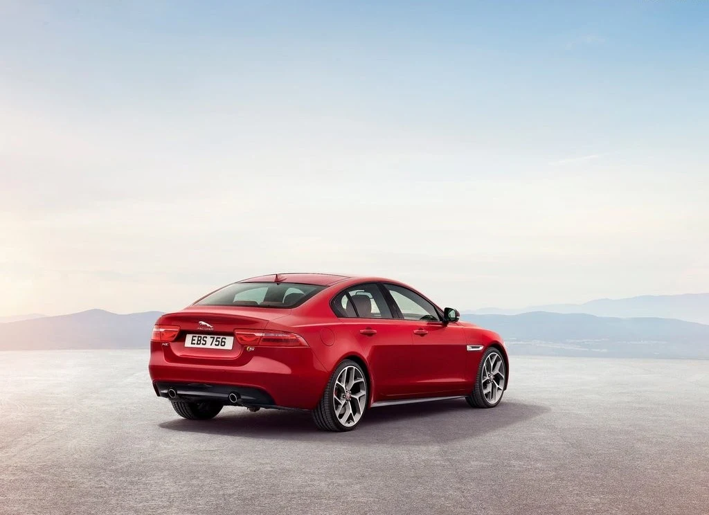Jaguar XE S (2015) Jaguar XE S (2015)