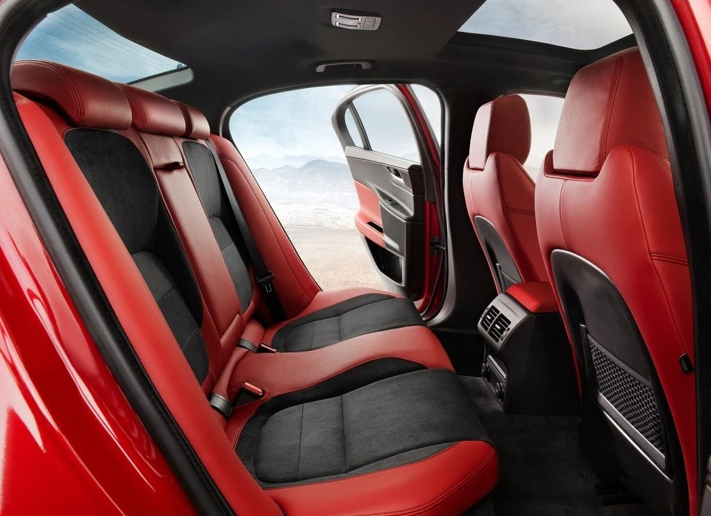 Jaguar XE S (2015) Jaguar XE S (2015)