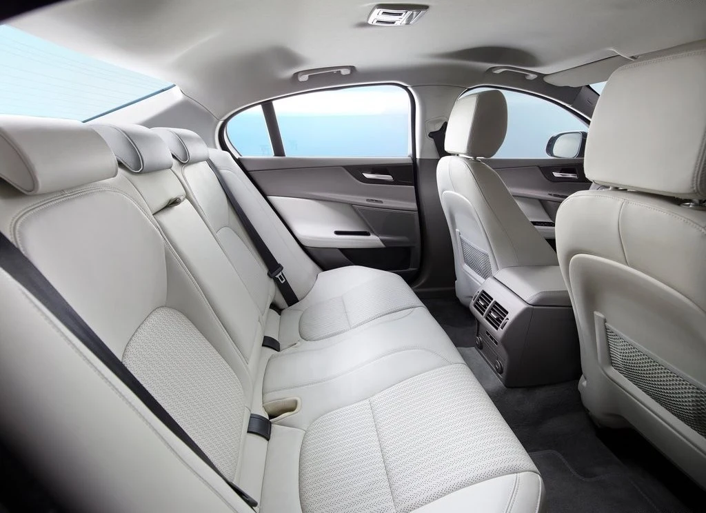 Jaguar XE S (2015) Jaguar XE S (2015)