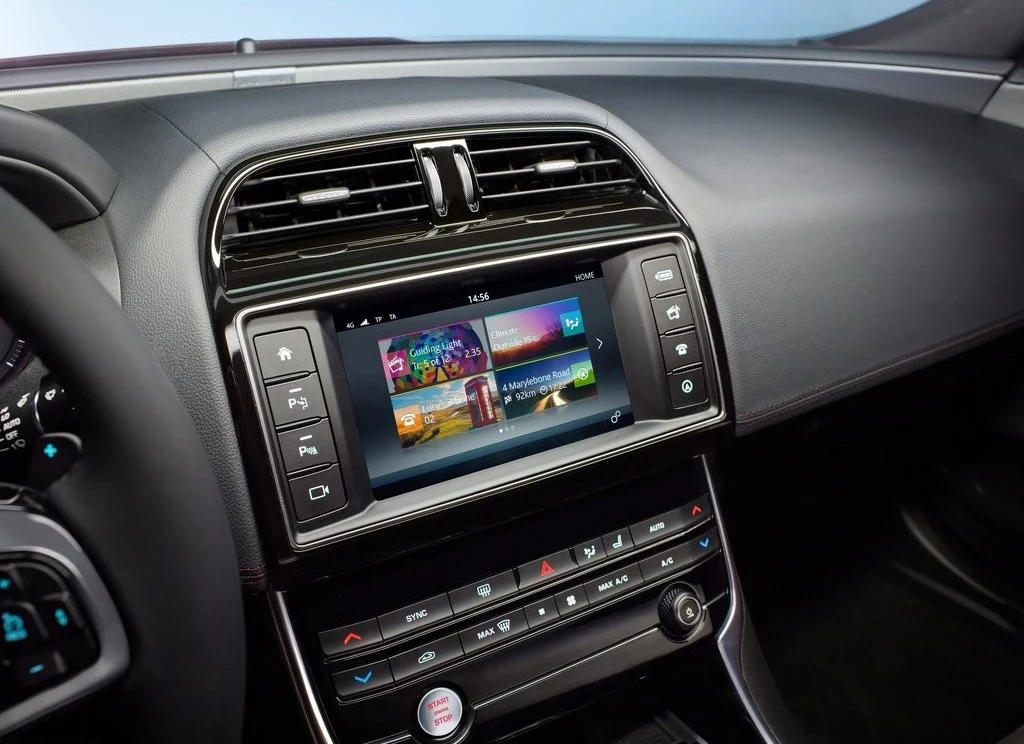 Jaguar XE S (2015) Jaguar XE S (2015)