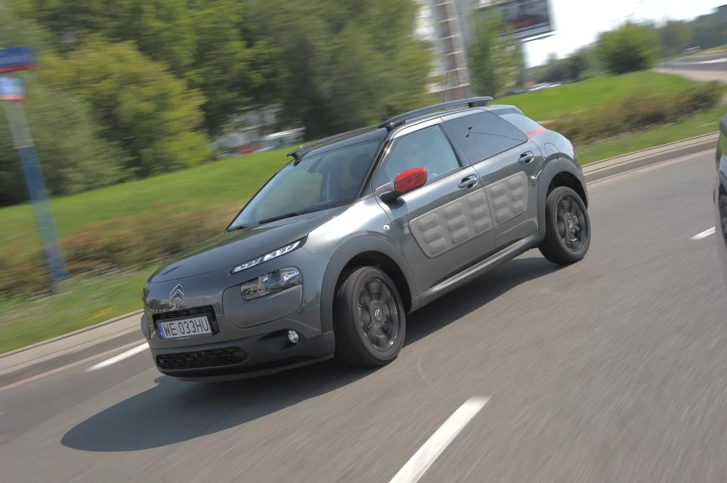 C4 Cactus oferuje sporo możliwości personalizacji, m.in. po 4 kolory paneli Airbump oraz lusterek. C4 Cactus oferuje sporo możliwości personalizacji, m.in. po 4 kolory paneli Airbump oraz lusterek.