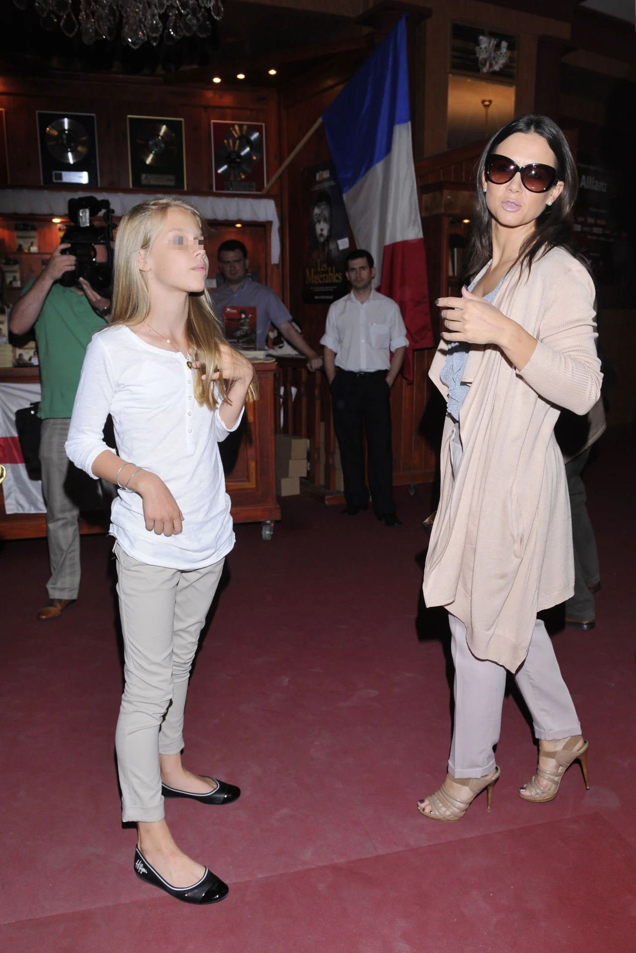 Kinga Rusin z młodszą córką Kinga Rusin z młodszą córką