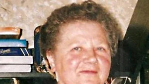 Kobieta cierpi na zaniki pamięci 