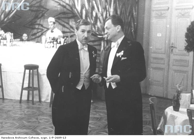 Bal "Rodziny Urzędniczej" w gmachu Rady Miejskiej w Warszawie. Wicepremier Eugeniusz Kwiatkowski (z lewej) i minister sprawiedliwości Witold Grabowski; 1937 Bal "Rodziny Urzędniczej" w gmachu Rady Miejskiej w Warszawie. Wicepremier Eugeniusz Kwiatkowski (z lewej) i minister sprawiedliwości Witold Grabowski; 1937