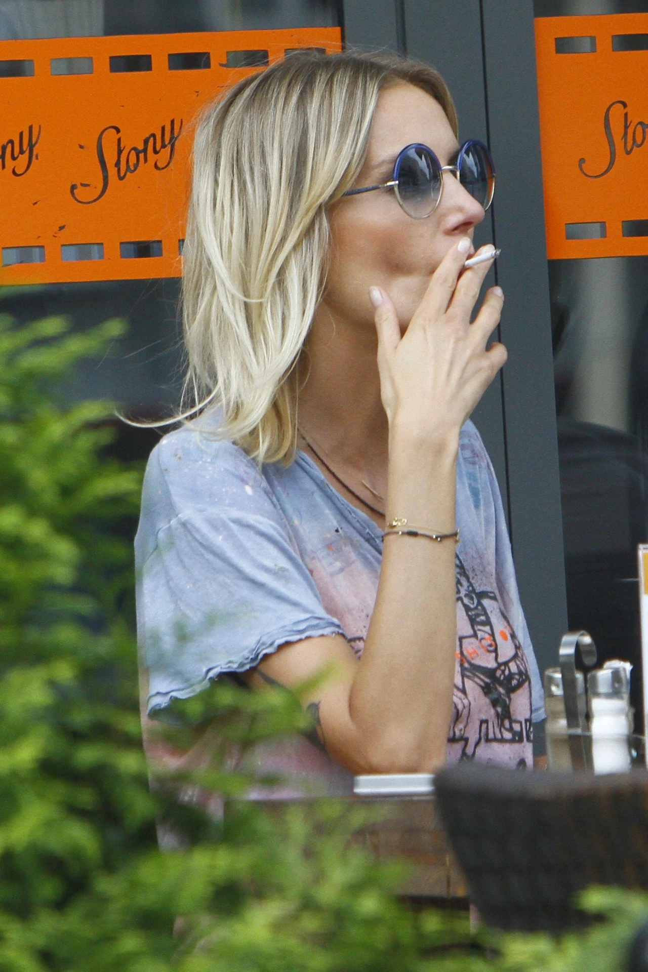 Agnieszka Szulim dietę "wspomaga" papieroskami