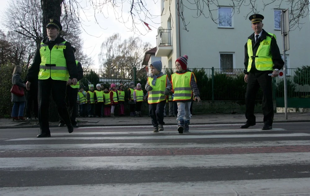 Już nie tylko dzieci, ale również dorośli muszą chodzić w odblaskach