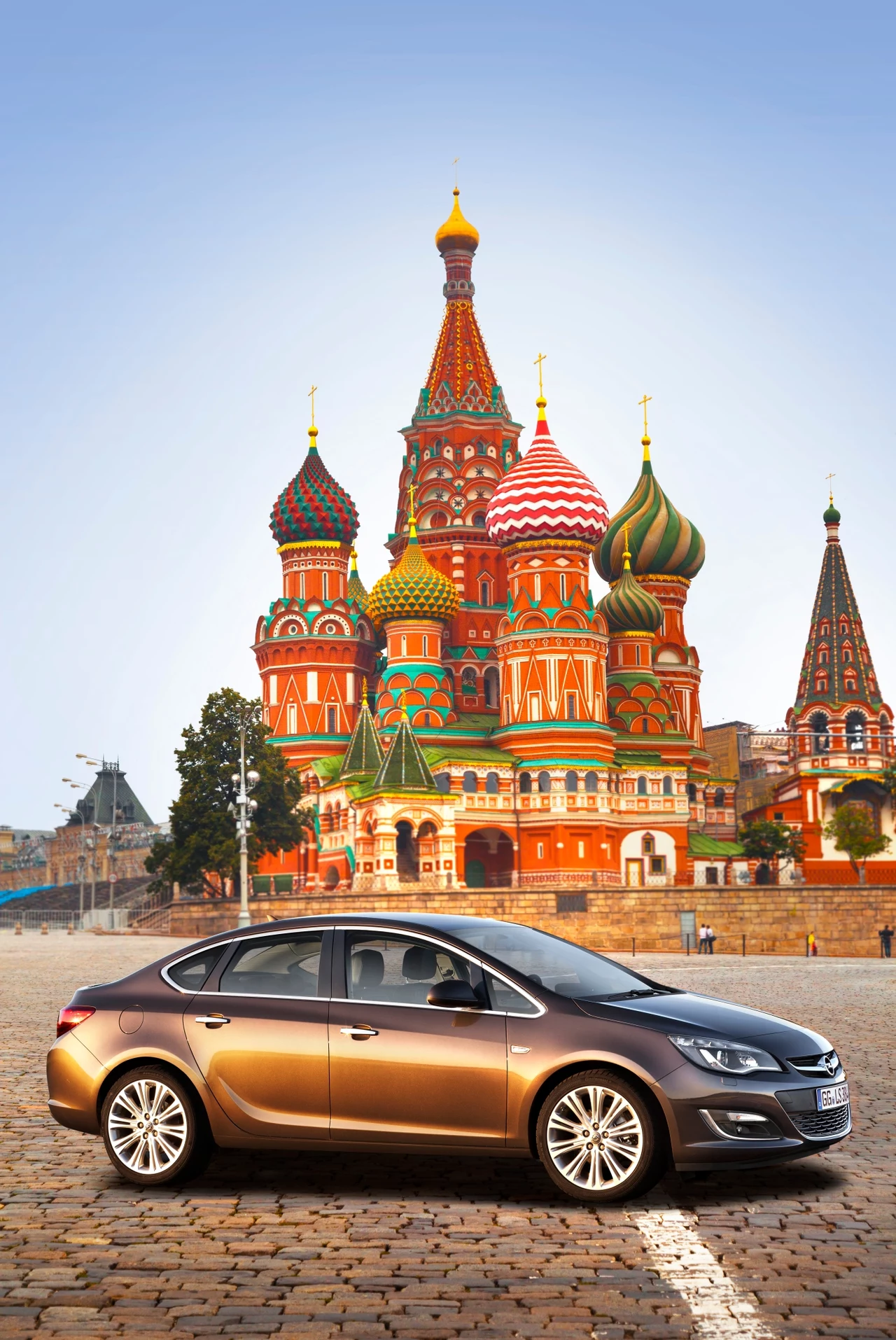 Opel Astra sedan na Placu Czerwonym Opel Astra sedan na Placu Czerwonym