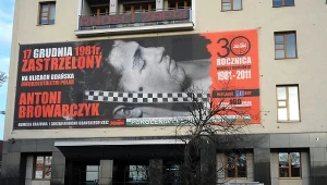 Baner upamiętniający 20-letniego Antoniego Browarczyka, jedną z pierwszych i najmłodszych ofiar stanu wojennego, Gdańsk, Komisja Krajowa NSZZ Solidarność, 2011 