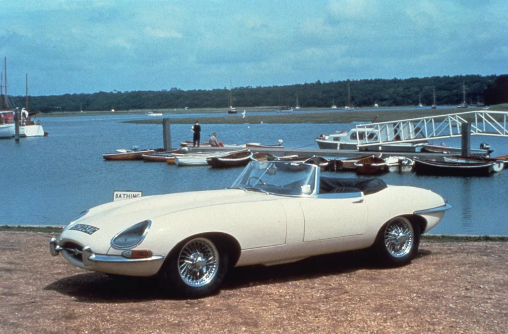 Jaguar E-Type w dobrym stanie wart jest około 100 tys. dolarów