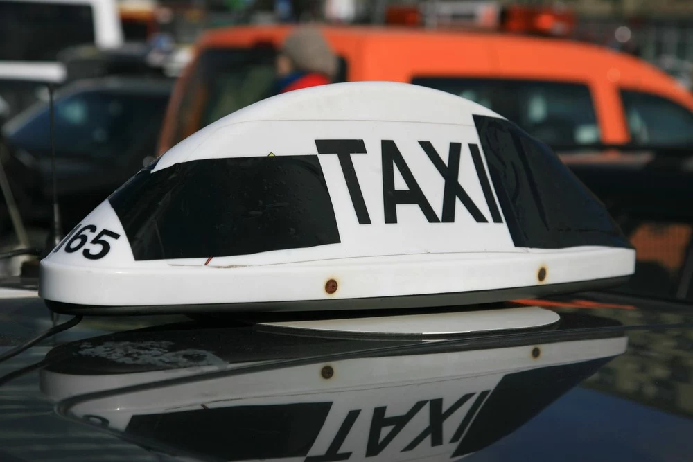 Taksówkarze chcą jeździć po buspasach Taksówkarze chcą jeździć po buspasach