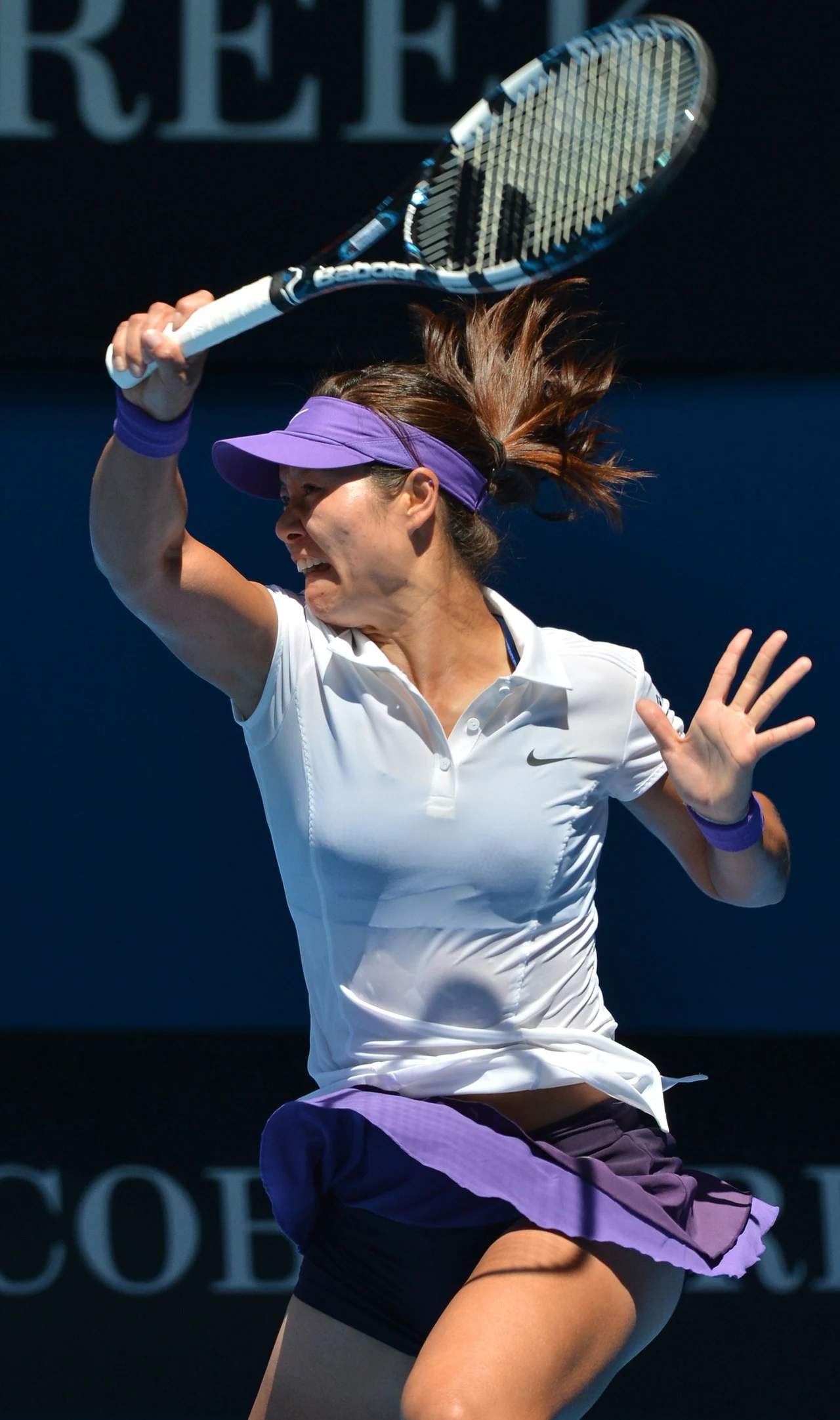 Chińska tenisistka Na Li jest pierwszą Azjatką, która wygrała zawody rangi Wielkiego Szlema - paryski Roland Garros w 2011 roku. Kilka miesięcy temu triumfowała w Melbourne w Australian Open Chińska tenisistka Na Li jest pierwszą Azjatką, która wygrała zawody rangi Wielkiego Szlema - paryski Roland Garros w 2011 roku. Kilka miesięcy temu triumfowała w Melbourne w Australian Open
