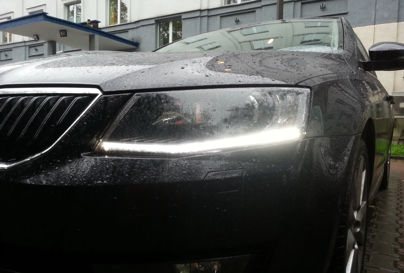 W deszczu światła DRL nie wystarczą! W deszczu światła DRL nie wystarczą!