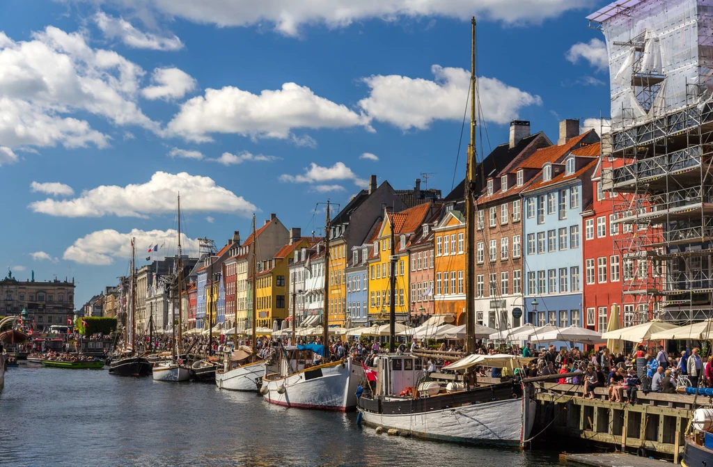 Malowniczy bulwar Nyhavn to jedna z najciekawszych atrakcji stolicy Danii