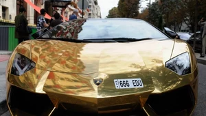 Złote Lamborghini. Pod blokiem go nie zostawisz