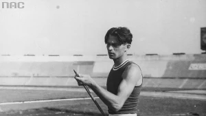 Eugeniusz Lokajski podczas przygotowań do rzutu oszczepem, 1936