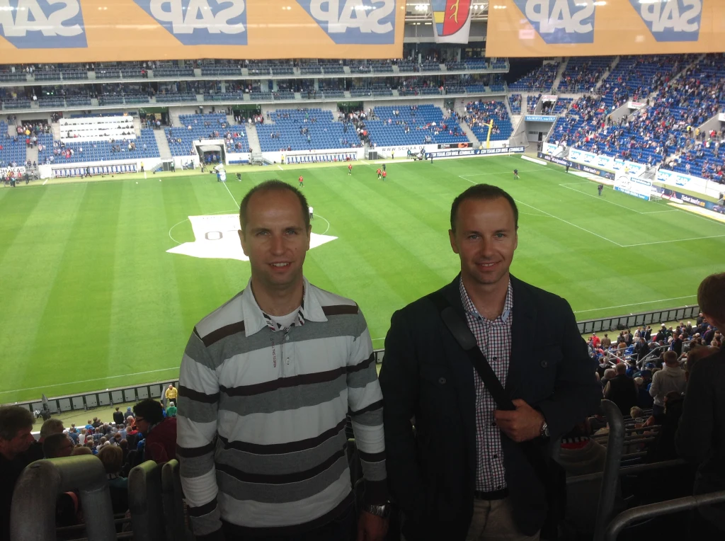 Bracia Bortnik na Rhein-Neckar-Arena przed meczem Bundesligi Hoffenheim - FC Augsburg Bracia Bortnik na Rhein-Neckar-Arena przed meczem Bundesligi Hoffenheim - FC Augsburg