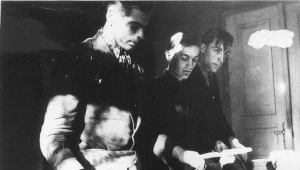 Tarnobrzeg, 1941. Oddział Armii Krajowej "Jędrusie", drukowanie tajnej gazetki "Odwet". N/z od lewej widoczni: Zdzisław de Ville, Eugeniusz Dąbrowski, Andrzej Skowroński