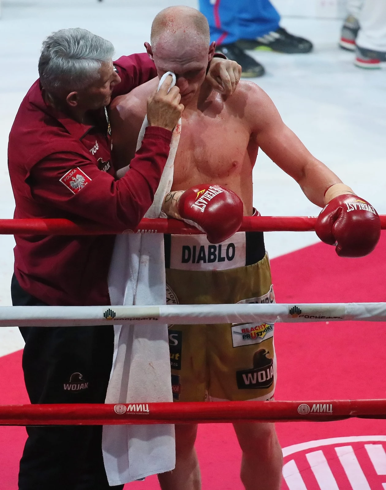Krzysztof "Diablo" Włodarczyk stracił tytuł bokserskiego mistrza świata WBC w wadze junior ciężkiej. Przegrał w sobotę w Moskwie jednogłośnie na punkty z Rosjaninem Grigorijem Drozdem. Polak był czempionem tej federacji od 2010 roku