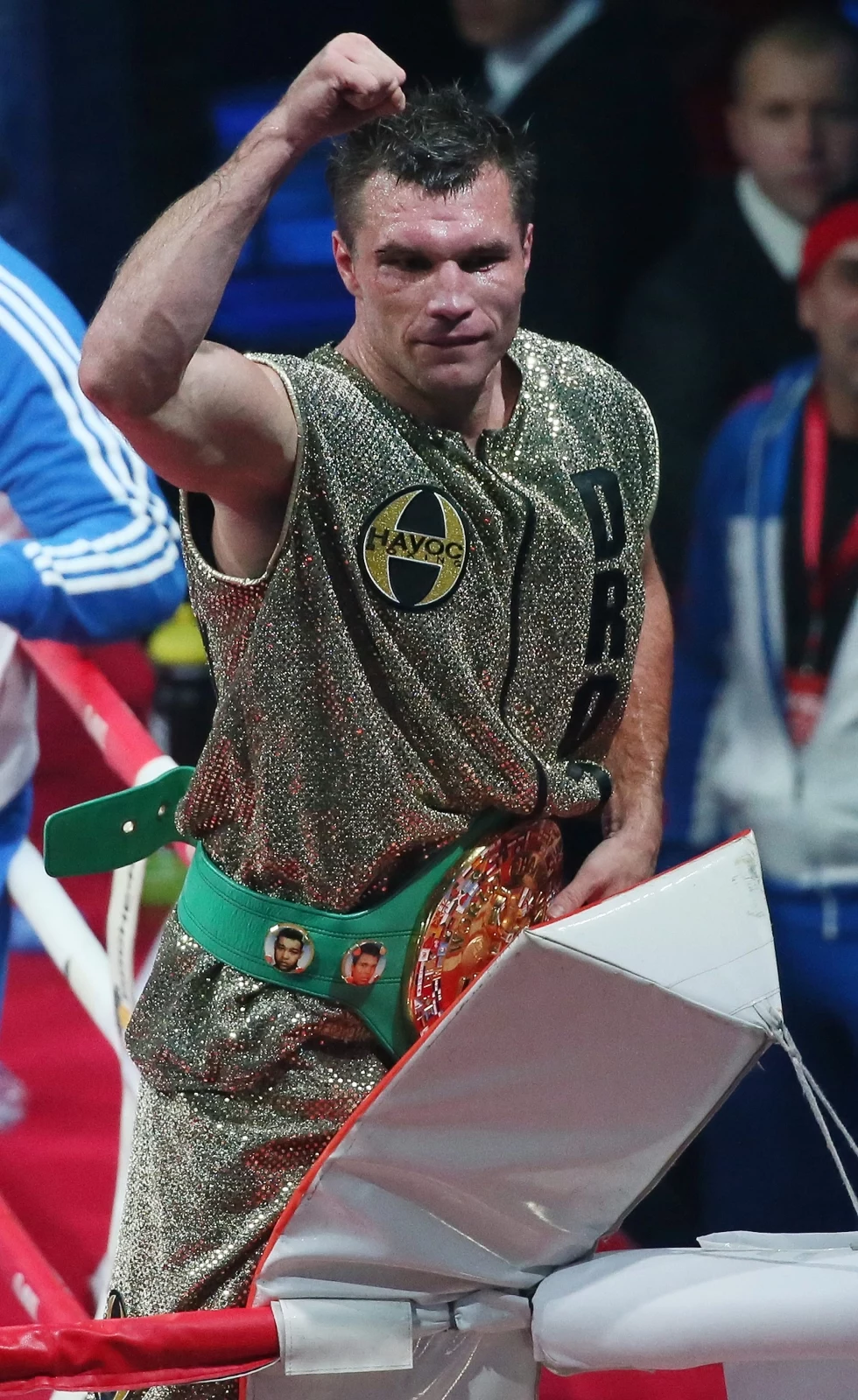 Krzysztof "Diablo" Włodarczyk stracił tytuł bokserskiego mistrza świata WBC w wadze junior ciężkiej. Przegrał w sobotę w Moskwie jednogłośnie na punkty z Rosjaninem Grigorijem Drozdem. Polak był czempionem tej federacji od 2010 roku