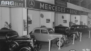 Stoiska motoryzacyjne "Reprezentacji Fr. Grabowski i Ska Katowice ul. Raciborska 14 16" prezentujące samochody Mercedes-Benz i motocykla D.K.W., Targi Katowickie, 1937