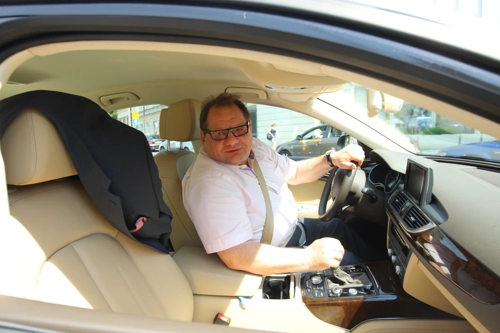 Ryszard Kalisz w swoim aucie