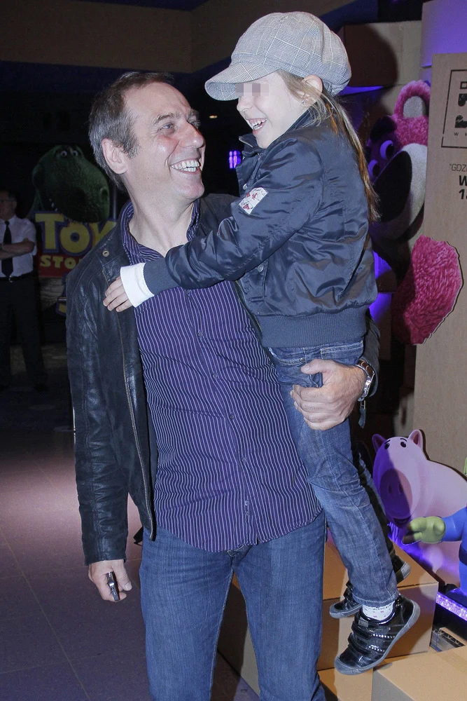 Tomasz Sapryk z najmłodszą córką Zosią