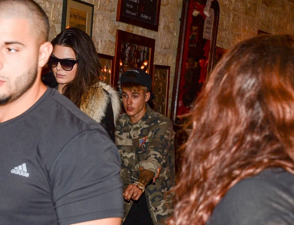 Justin Bieber i Kendal Jenner wychodzą ze wspólnej kolacji Justin Bieber i Kendal Jenner wychodzą ze wspólnej kolacji
