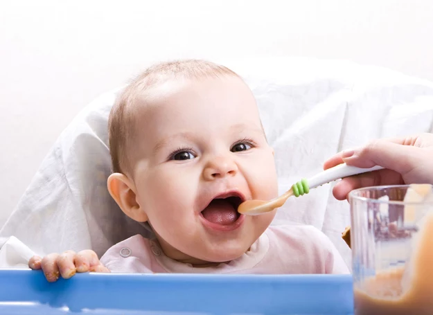 Dziecko musi czasem aż 10-12 razy spróbować konkretnego produktu, zanim się do niego przyzwyczai. Dziecko musi czasem aż 10-12 razy spróbować konkretnego produktu, zanim się do niego przyzwyczai.