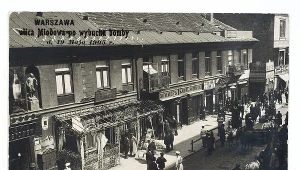 Miejsce zamachu Dzierzbickiego, cukiernia Trojanowskiego przy ul. Miodowej po wybuchu bomby. 19 maja 1905 r.