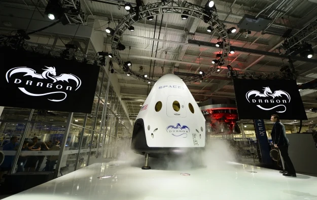 Dragon V2 - nowa załogowa kapsuła kosmiczna SpaceX Dragon V2 - nowa załogowa kapsuła kosmiczna SpaceX
