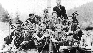 „Organisation A” z Kampforganisation Jablunka, w mundurze najprawdopodobniej Herzner. Źródło: www.strangehistory.net