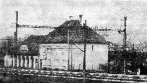 Stacja kolejowa w Mostach na zdjęciu archiwalnym (źródło: A. Szefer, „Prywatna wojna lejtnanta Alberta Herznera”)…