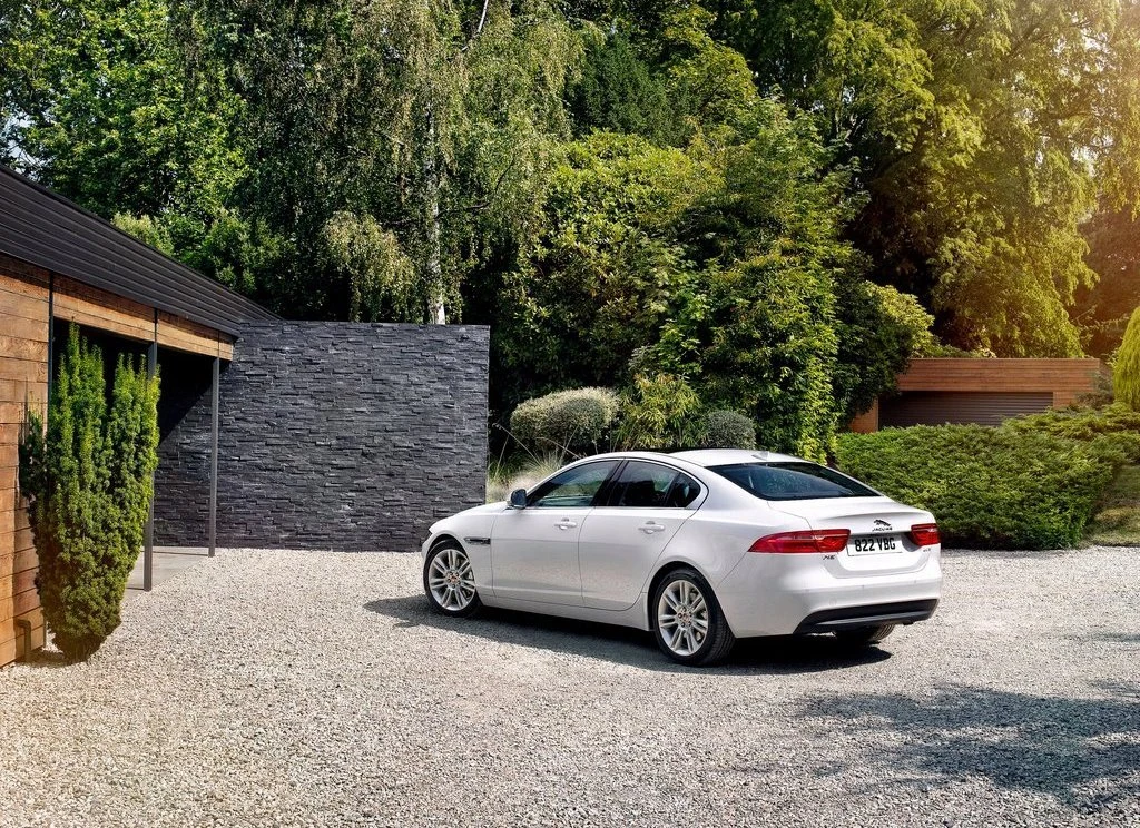 Jaguar XE (2016)