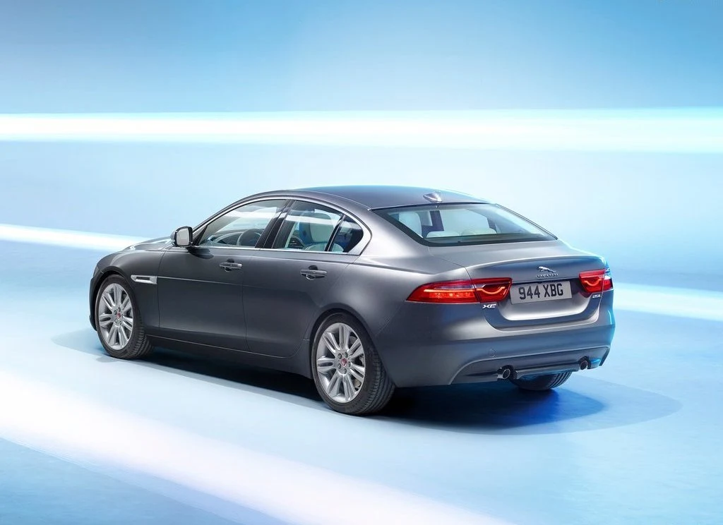 Jaguar XE (2016)