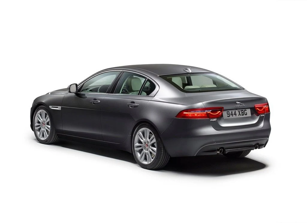 Jaguar XE (2016)