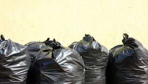 Jedzenie było trzymane m.in. w workach na śmieci (zdj. ilustracyjne)