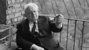 Melchior Wańkowicz na balkonie swojego mieszkania w Warszawie, 1966