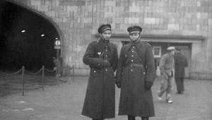 Funkcjonariusze Milicji Obywatelskiej na ulicach Warszawy, lata 50. 