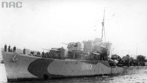 ORP "Orkan" podczas uroczystości pogrzebowych po śmierci gen. Władysława Sikorskiego w Plymouth