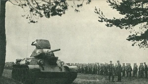 Defilada czołgów po przysiędze żołnierzy 1. Dywizji Piechoty im. T. Kościuszki, 15 lipca 1943