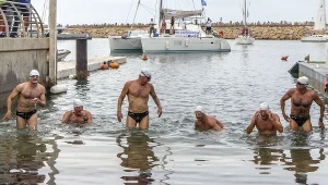 Bohaterowie wychodzą na brzeg w Izraelu