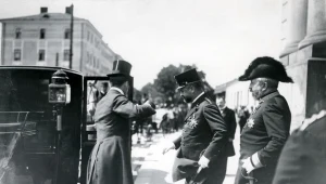 Dla mieszkańców Galicji Wiedeń był za miedzą... Na zdjęciu z 1900 roku przyjazd dostojnika austriackiego do Lwowa