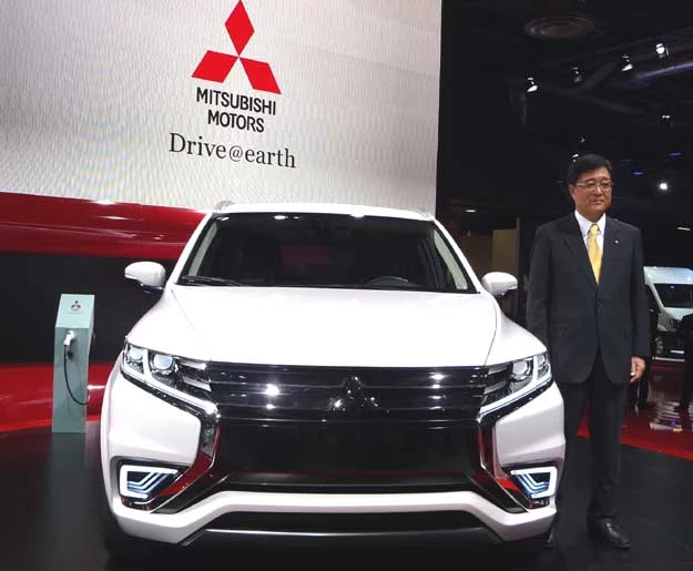 Osamu Masuko prezentuje Mitsubishi Outlandera  PHEV Concept-S 