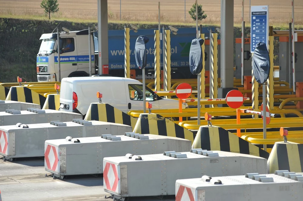 Na polskich autostradach znajdują się takie zasieki. To absurd