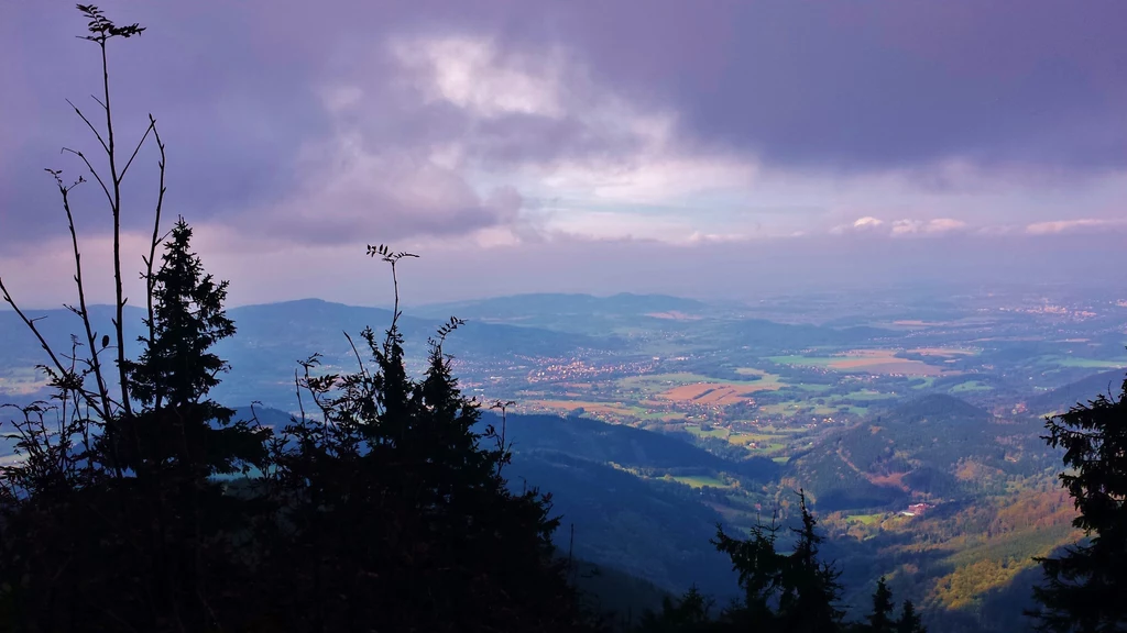 Panorama ze szczytu Łysej Góry