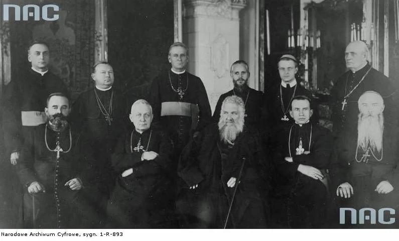 Zjazd biskupów unickich w 1927 r. W środku siedzi arcybiskup lwowski Andrzej Szeptycki